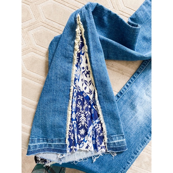 WHITE CROWπ¦ Indie Light Wash Flare Jeans - Picture 2 of 6